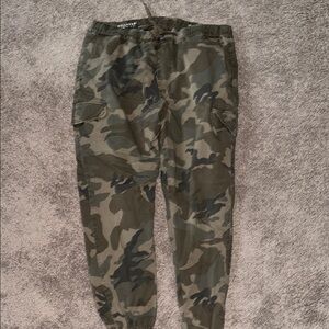 Bullhead Men's Green Camouflage Cargo Pants